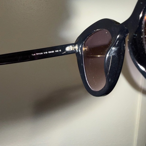 Tom Ford Tori Sunglasses main image 5
